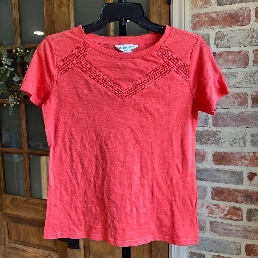 Liz Claiborne T-Shirt‎ Womens XS Coral Pink Crochet Lace Trim Slub Knit Casual